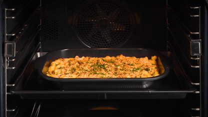 Woll Roast it! roasting pan inside a hot oven, demonstrating 260 °C heat resistance