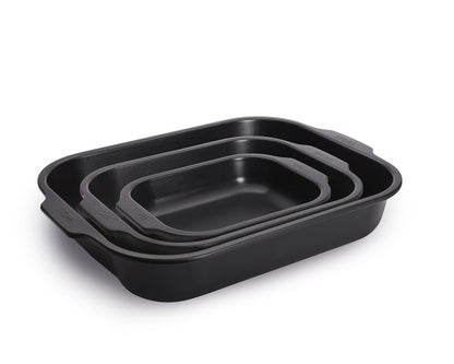 Woll Roast it! 3-piece ceramic roasting pan set in aluminised steel, PFAS-free coating, three-quarter view