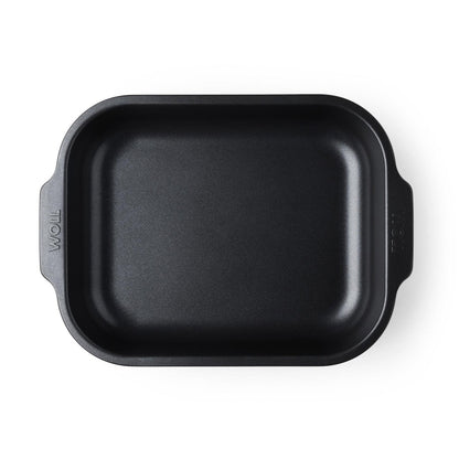 Overhead view of Woll Roast it! roasting pan with smooth ceramic non-stick surface