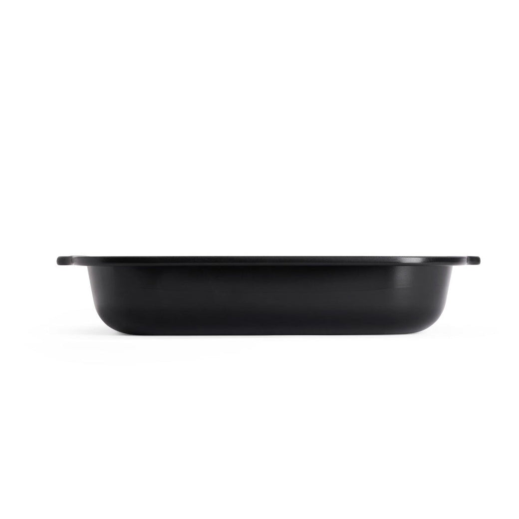 Woll Roast it! medium roasting pan 30 x 24 cm shown in profile, deep sidewalls, ceramic non-stick interior
