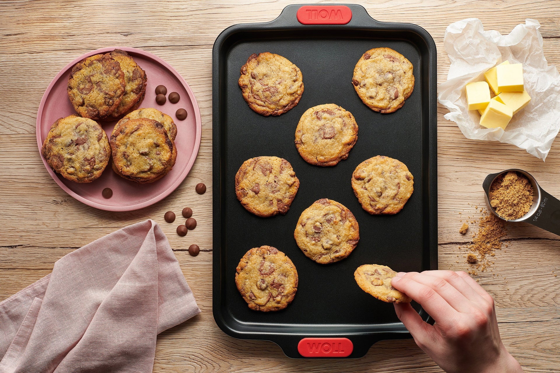 Chocolate-chip cookies baked on a Woll Let's Bake! baking sheet